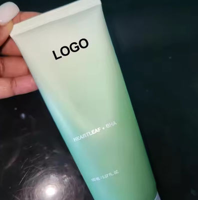 OEM / ODM Gözenek Derinlemesine Temizleyici Köpük Yüz Temizleyici Yatıştırıcı Salisilik Asit Nazik Peeling Yüz Temizleyici