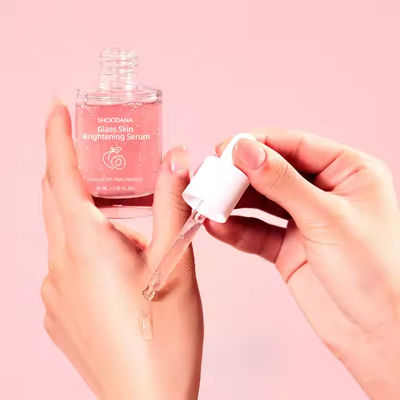 ODM / OEM Private Label Korean Glass Skin Hydrating Brightening Face Serum Peach 70% Niacinamide Serum for Uneven Skin Tone